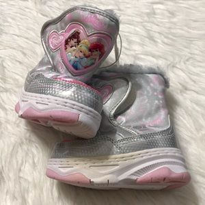 Disney Princess girls snow boots size 5-6
